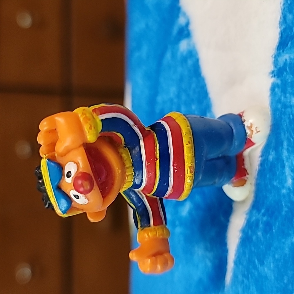 Vintage Ernie Sunglsses PVC Figure Sesame Street Cool Thumbs Up Cake Topper